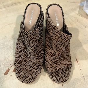 Gianni Bini slip on leopard print dress shoes sz 7.5